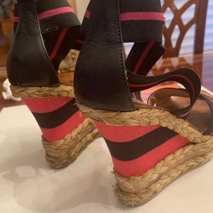 A set of 2 platform wedge sandal